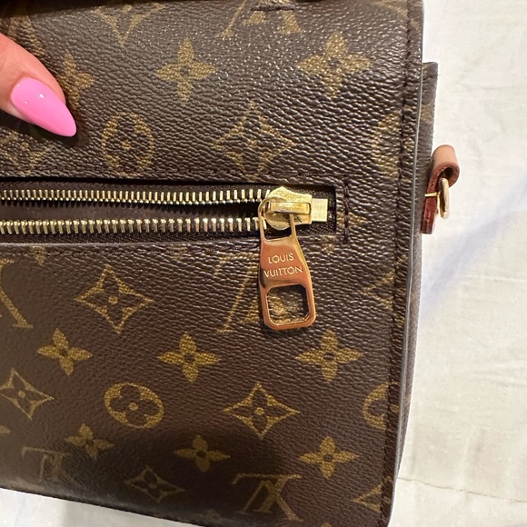 Louis Vuitton - Pochette Métis Monogram - Picture 8 of 13